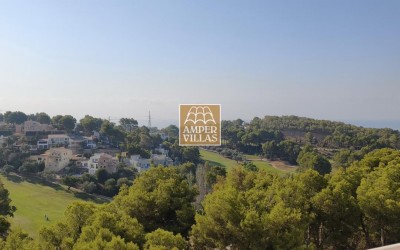 A beautiful bungalow located next to the Altea Golf Club.